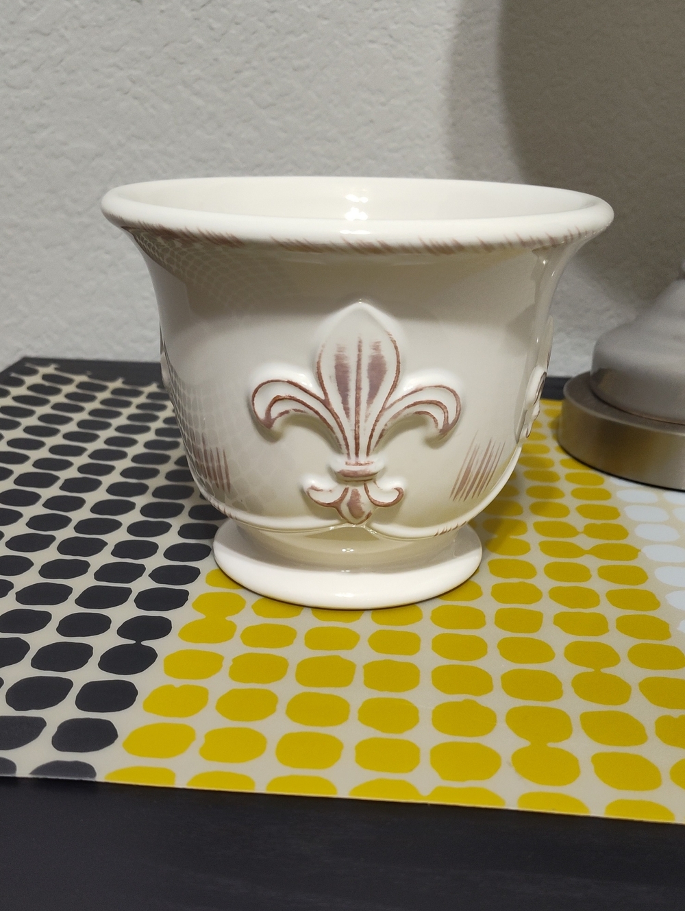 ♨️3/$10 Ceramic Planter w/ Fleur-de-Lis Accents, Cream, 5"T x 6"D